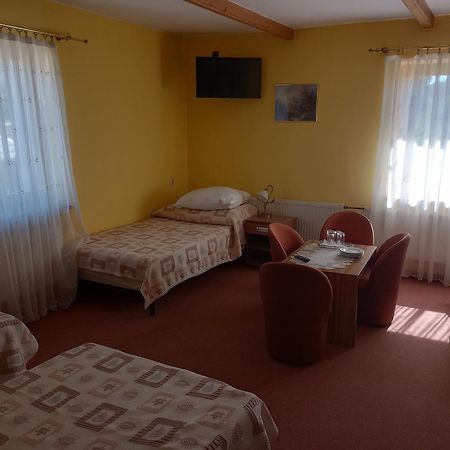 Hotel Goralski Raj Нови Тарг Екстериор снимка