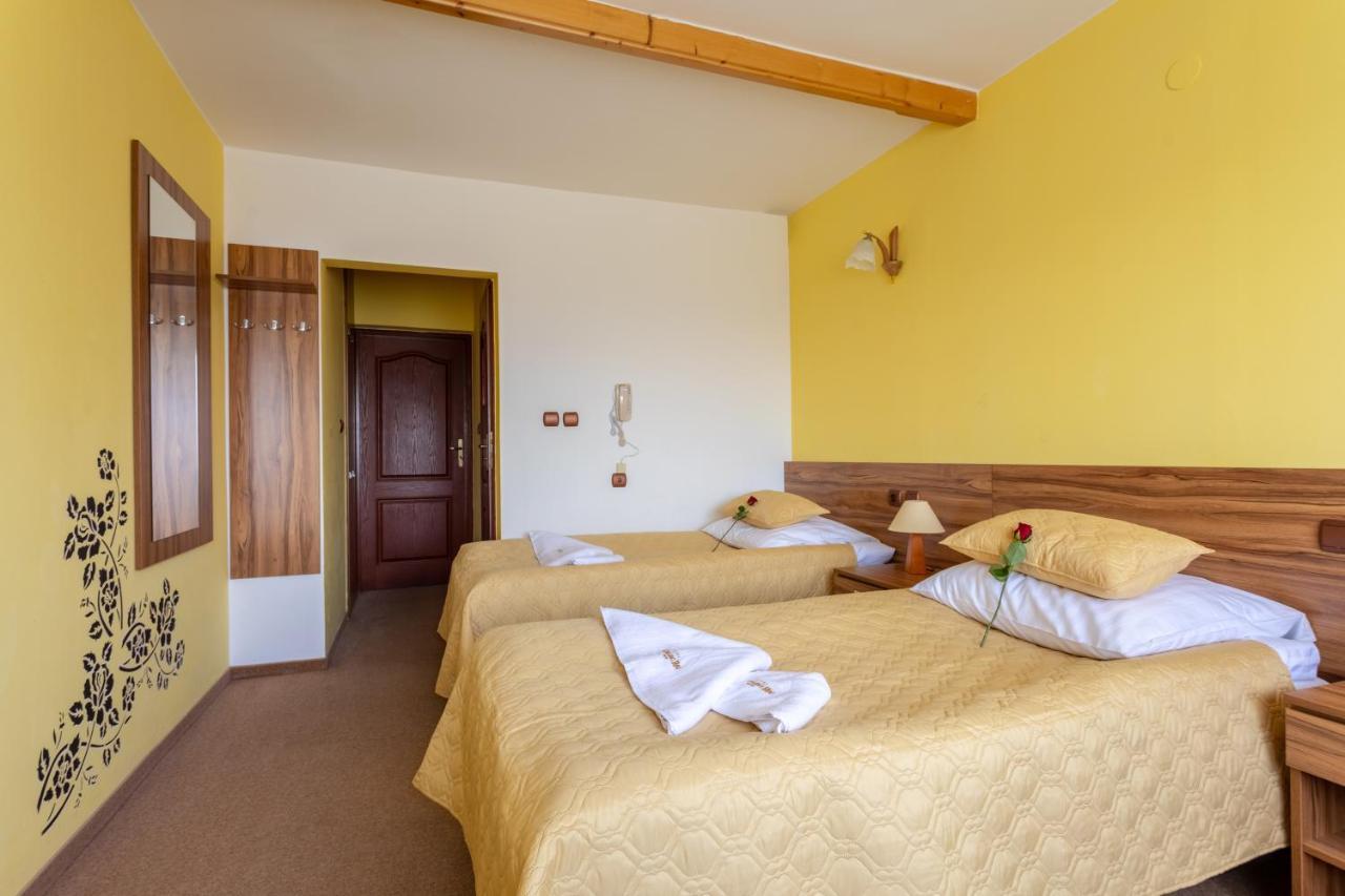 Hotel Goralski Raj Нови Тарг Екстериор снимка