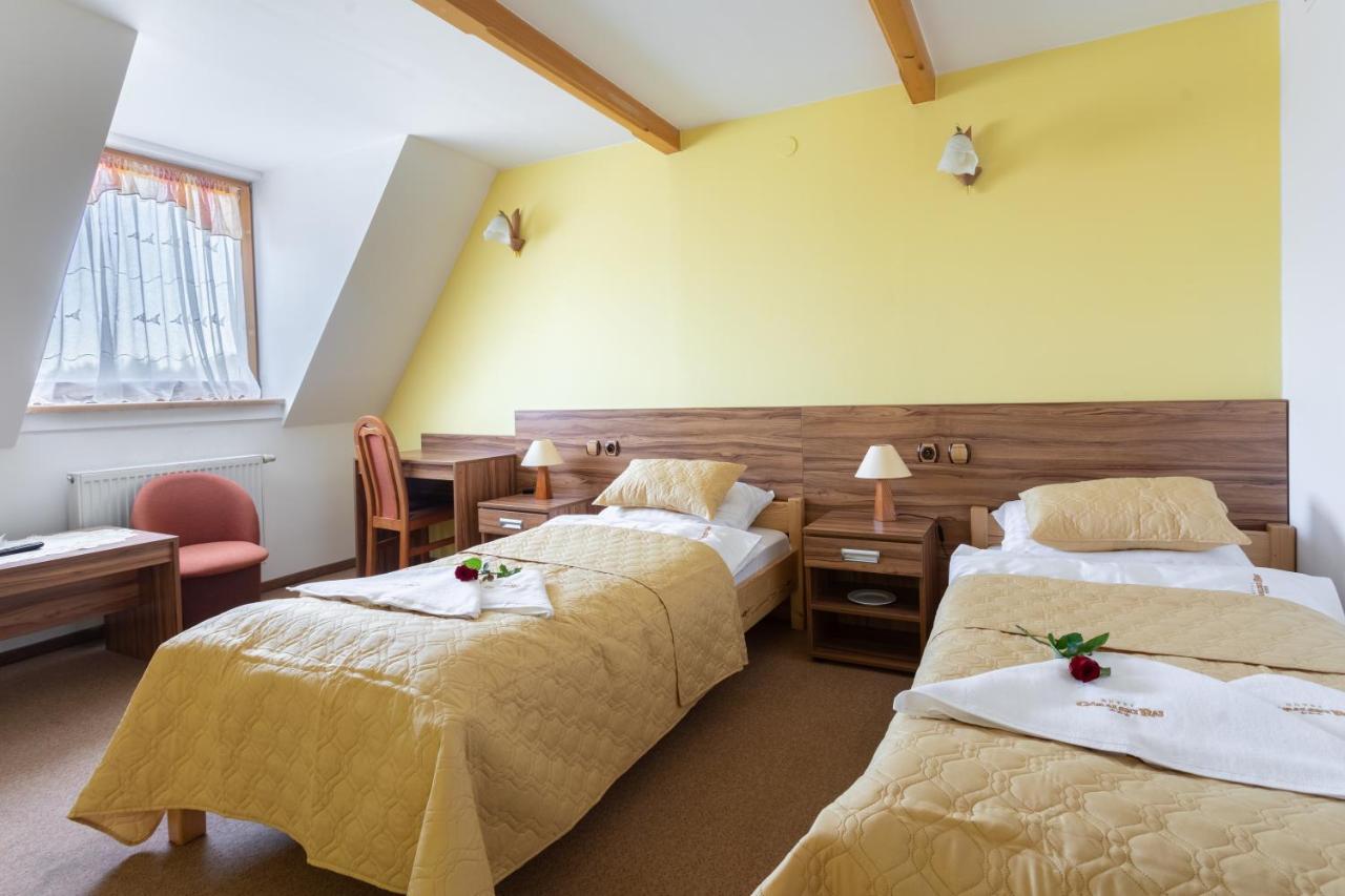 Hotel Goralski Raj Нови Тарг Екстериор снимка