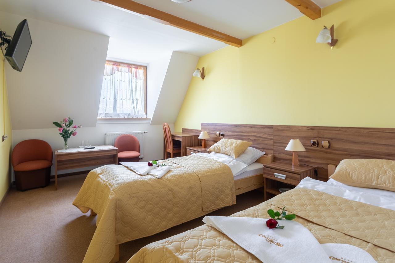 Hotel Goralski Raj Нови Тарг Екстериор снимка