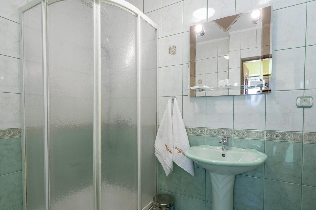 Hotel Goralski Raj Нови Тарг Екстериор снимка